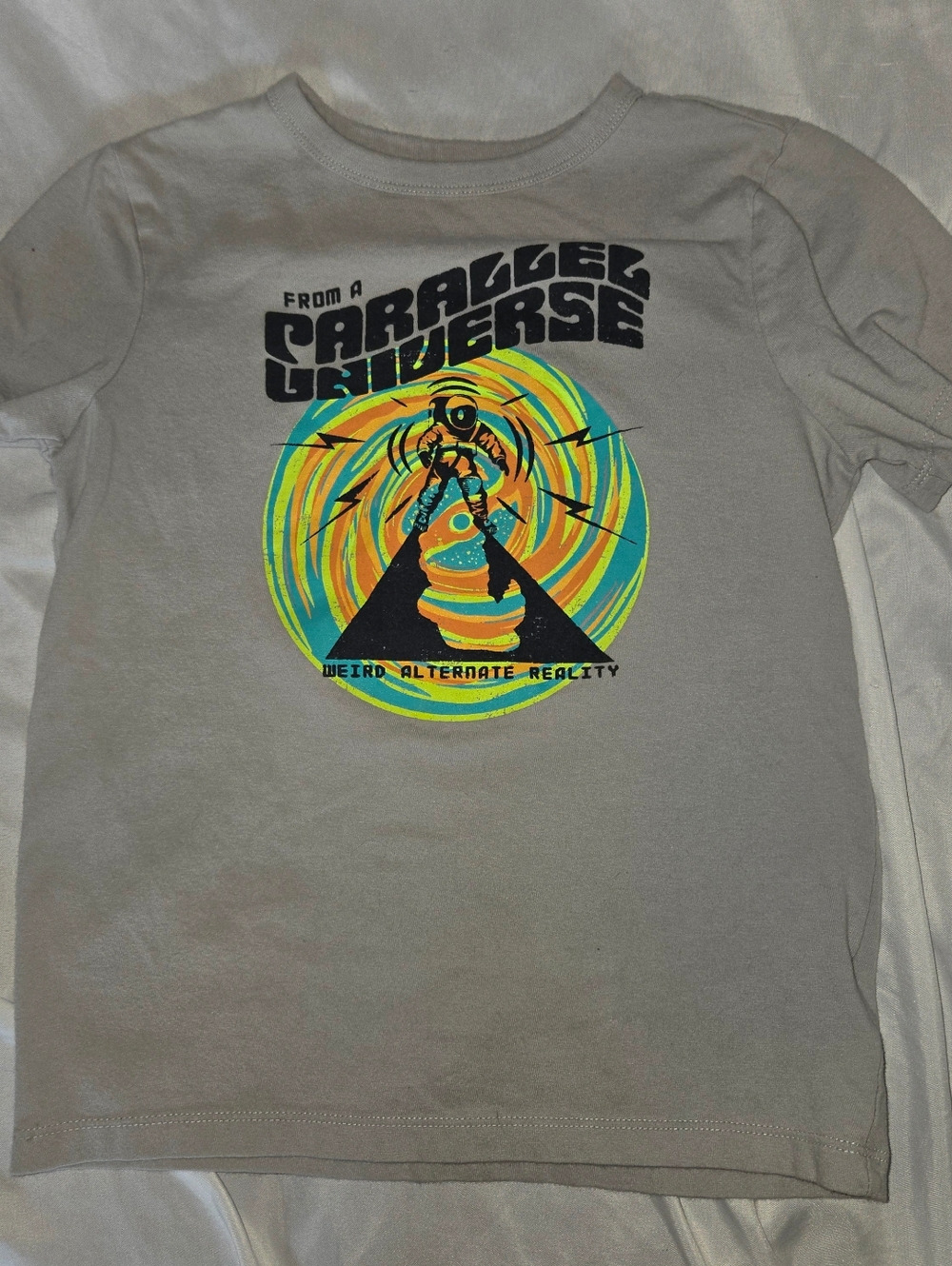 Gap Kids Boy's Graphic Tee  Light Gray 'Parallel Universe' Astronaut Print Small